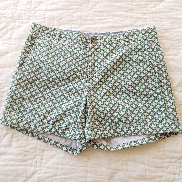 Banana Republic Pants - Banana Republic Green St. Patrick's Shorts Size 6